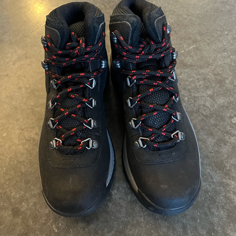 Never worn — Columbia hiking books